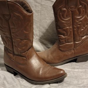 Womens cowboy boots size 8